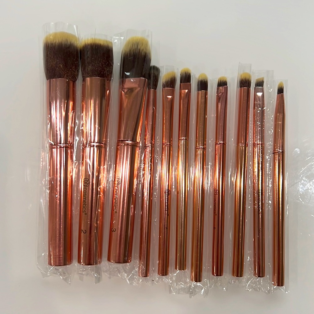 11 NWT make up brush set! All shapes and sizes!